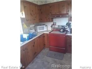 5598 Franklin Road Bloomfield Hills, MI 48301 - Photo 8 of 19 Kitchen Cabinets.jpg