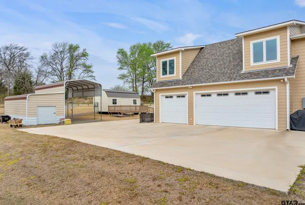 a view of a garage