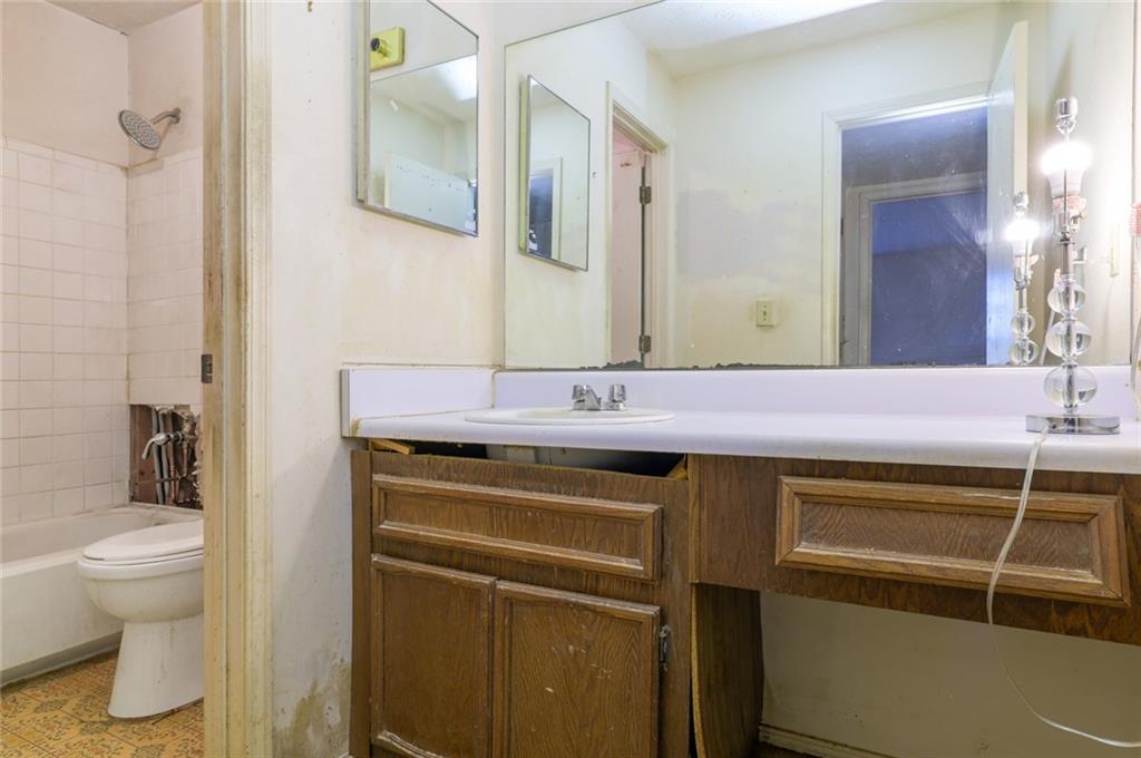 302 Countryside Place Smyrna, GA 30080 - Photo 10 of 19 a bathroom with a sink and a toilet