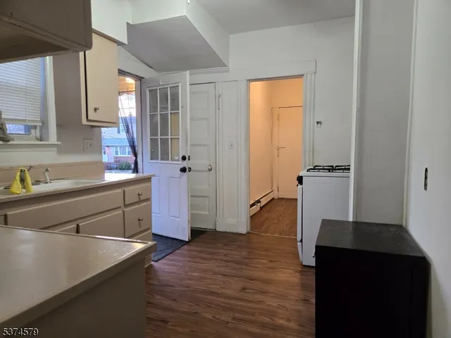 $999,900 | 54 Stuyvesant Avenue, Lyndhurst, NJ 07071