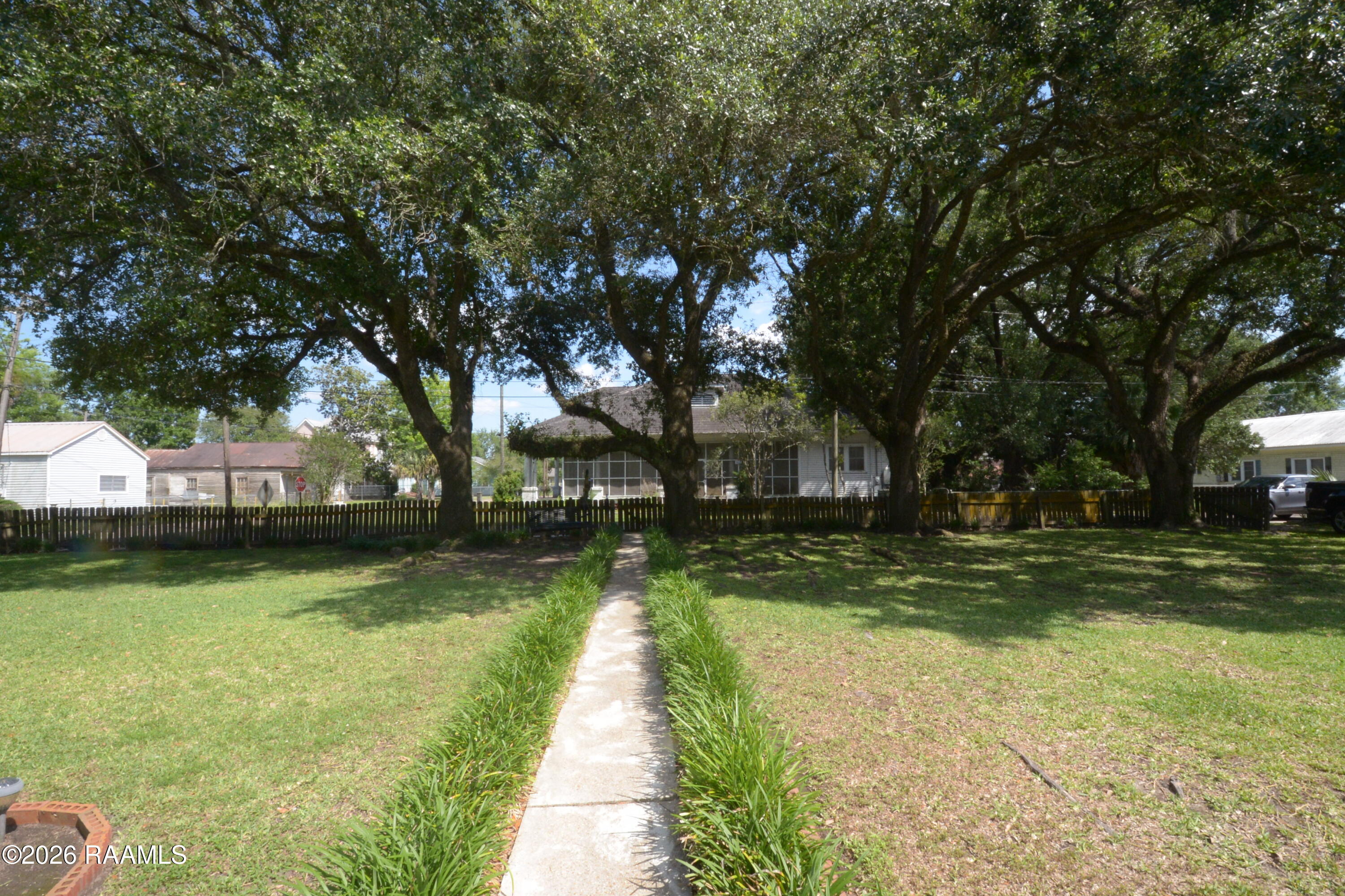413 Hebert Street Jeanerette, LA 70544 - Photo 7 of 20 Street View