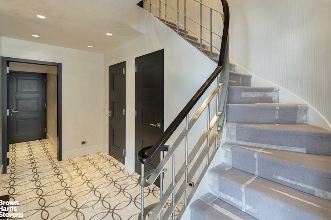 3 East 71st Street, Unit 11/12C Manhattan, NY 10021 - Photo 7 of 14 a view of an entryway