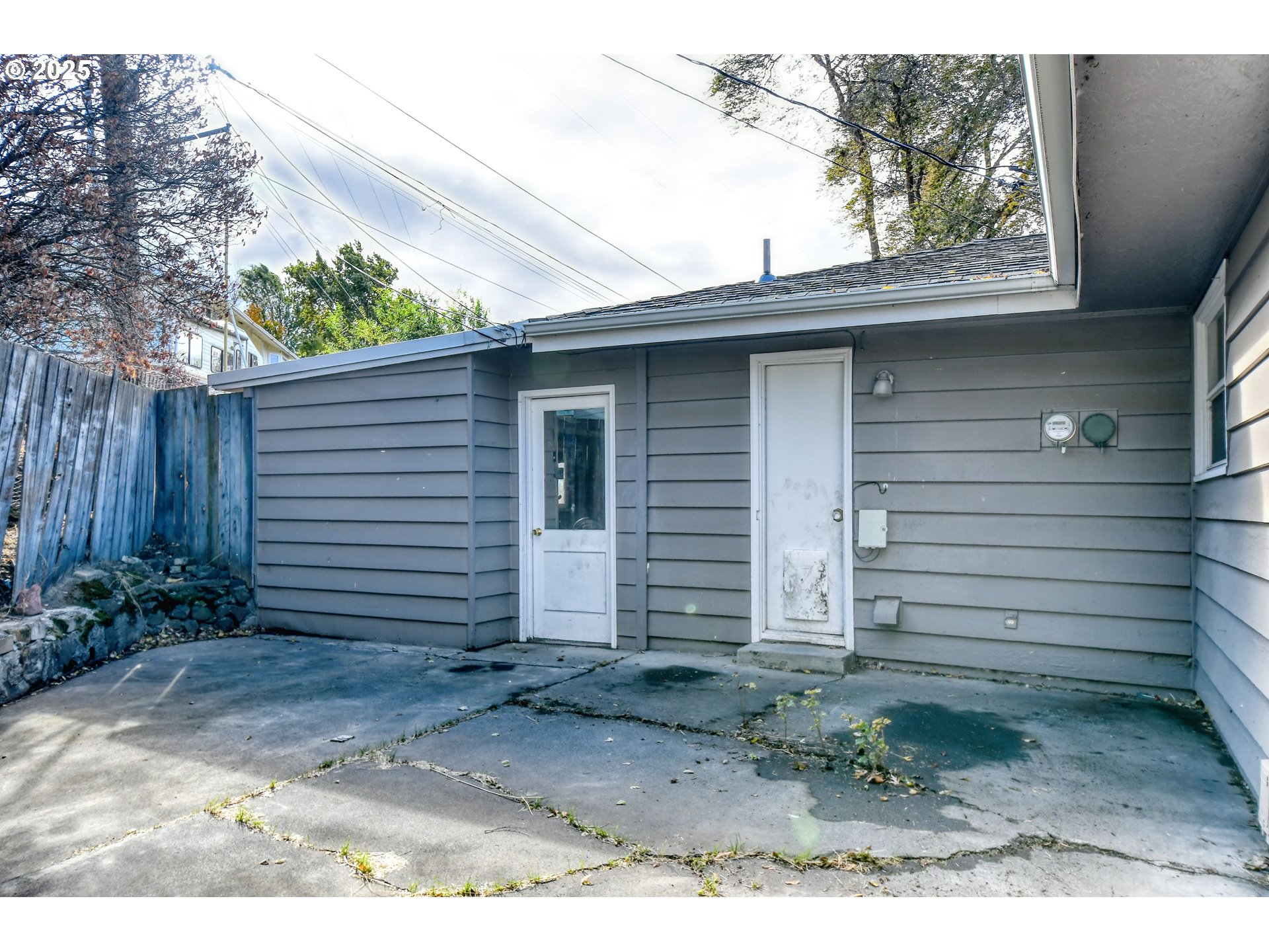 20 Northeast Nelson Drive Pendleton, OR 97801 - Photo 34 of 35 a view of a house with a yard