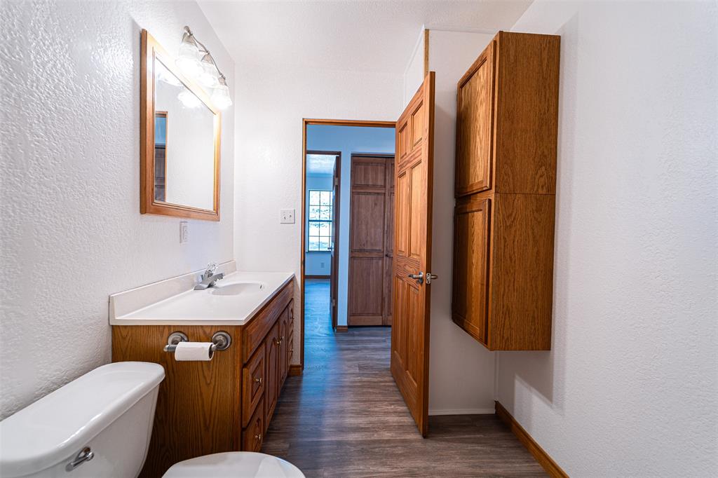618 Oak Street Clyde, TX 79510 - Photo 28 of 39 a bathroom with 2 sink toilet and a mirror