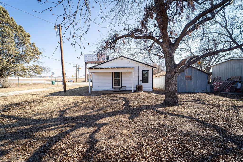 618 Oak Street Clyde, TX 79510 - Photo 34 of 39 a front view of a house with a yard