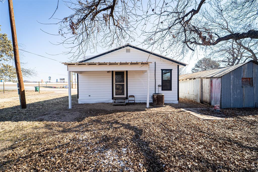 618 Oak Street Clyde, TX 79510 - Photo 35 of 39 a front view of a house with a yard