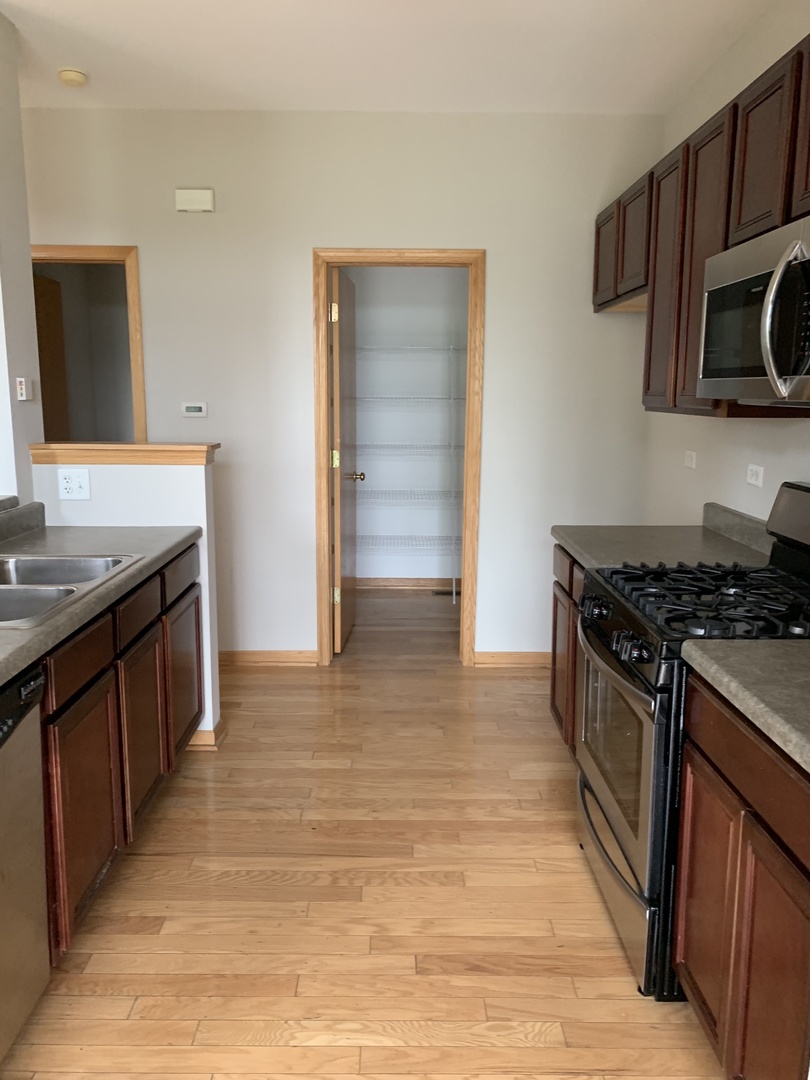 582 North Fox Trail Round Lake, IL 60073 - Photo 2 of 13