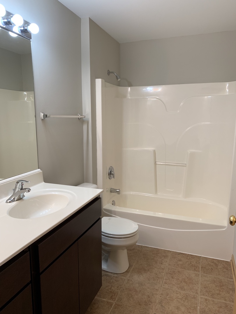 582 North Fox Trail Round Lake, IL 60073 - Photo 9 of 13