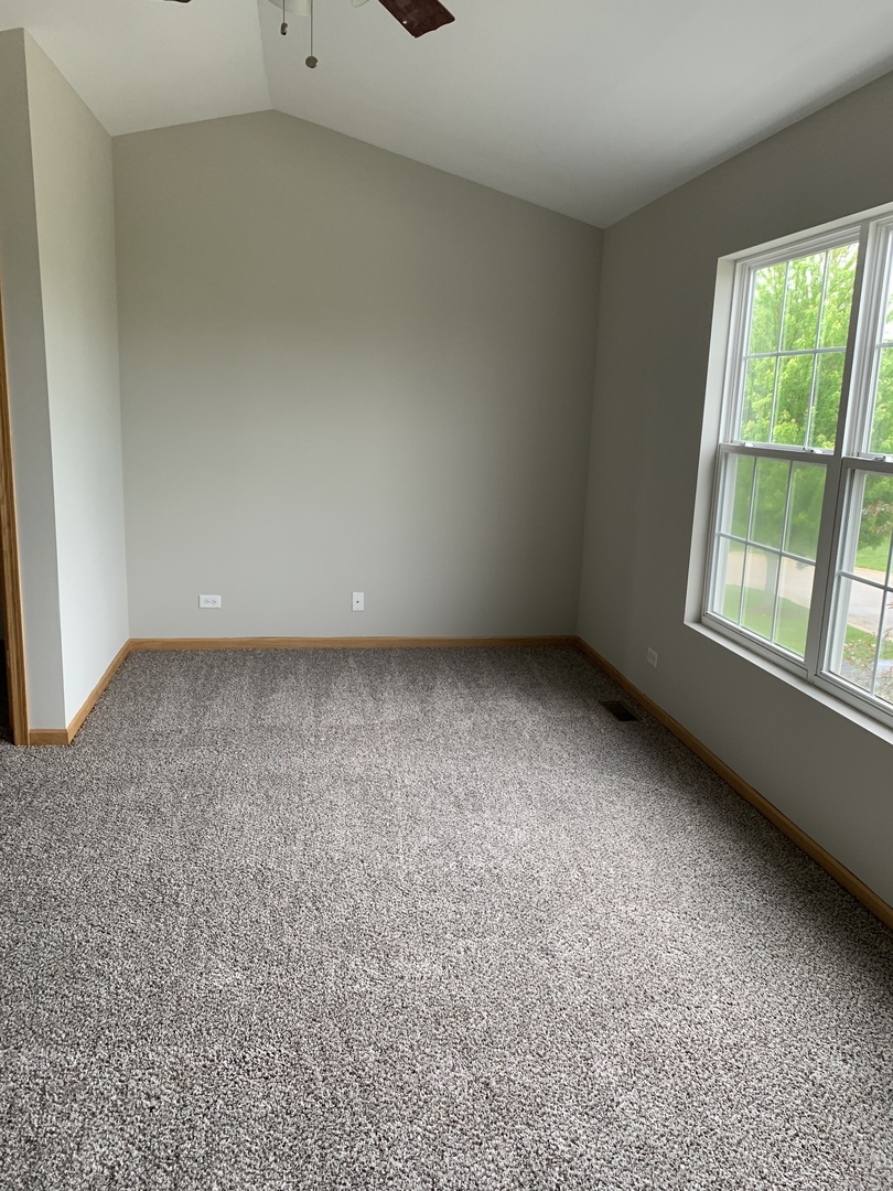 582 North Fox Trail Round Lake, IL 60073 - Photo 10 of 13