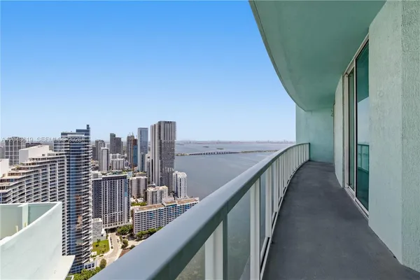 $1,225,000 | 1900 North Bayshore Drive, Unit PH5006, Miami, FL 33132