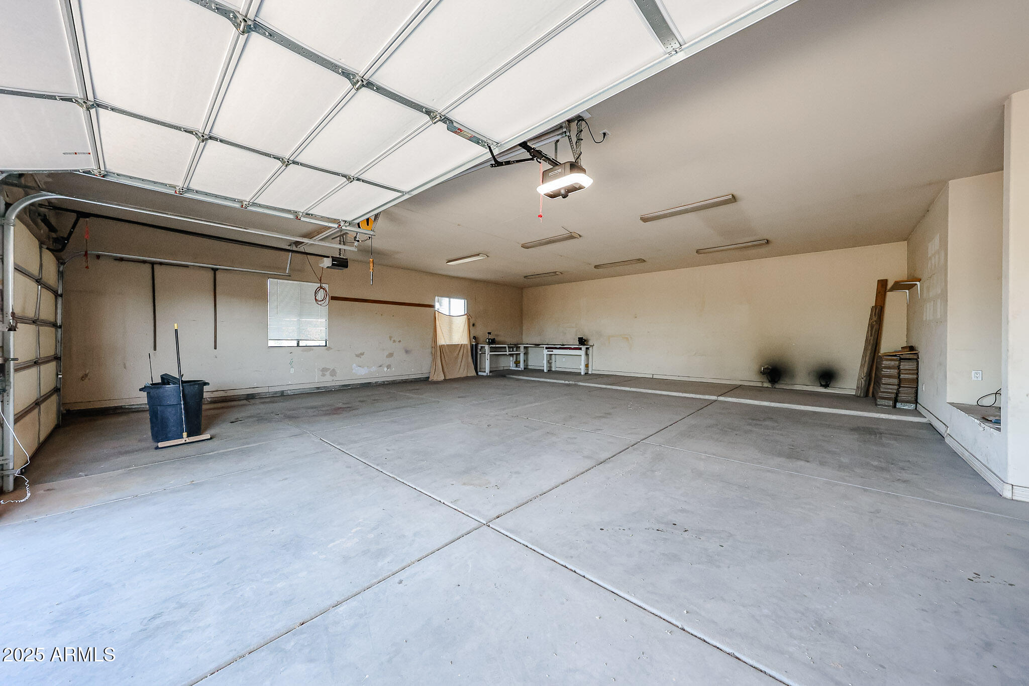 15225 West Frontier Drive Surprise, AZ 85387 - Photo 47 of 52 Garage (3)