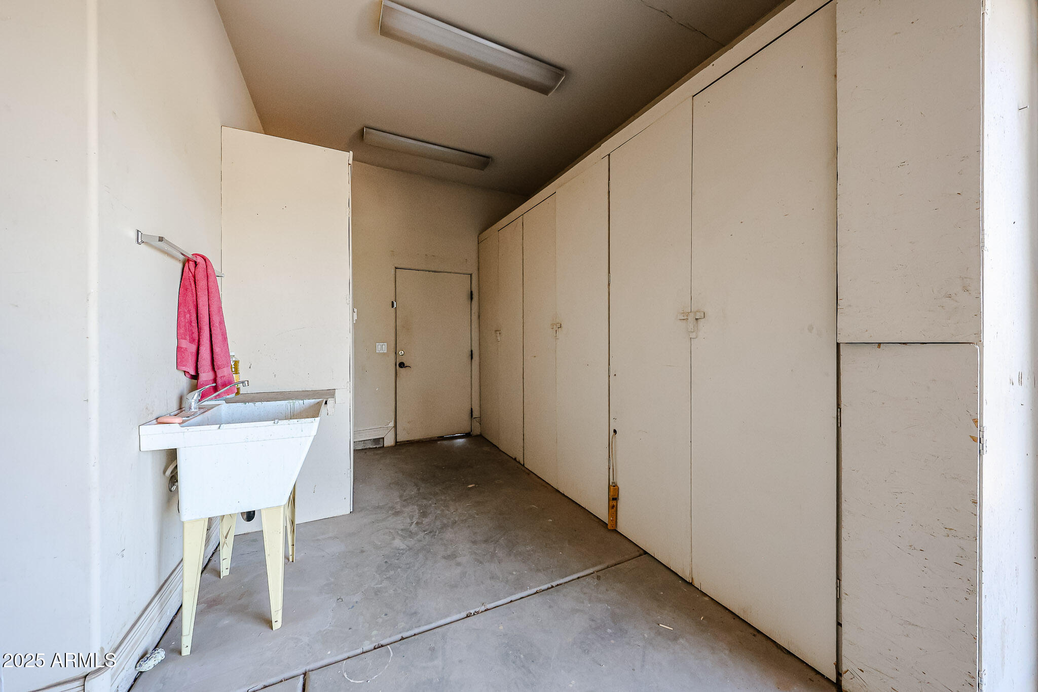 15225 West Frontier Drive Surprise, AZ 85387 - Photo 49 of 52 Garage (5)