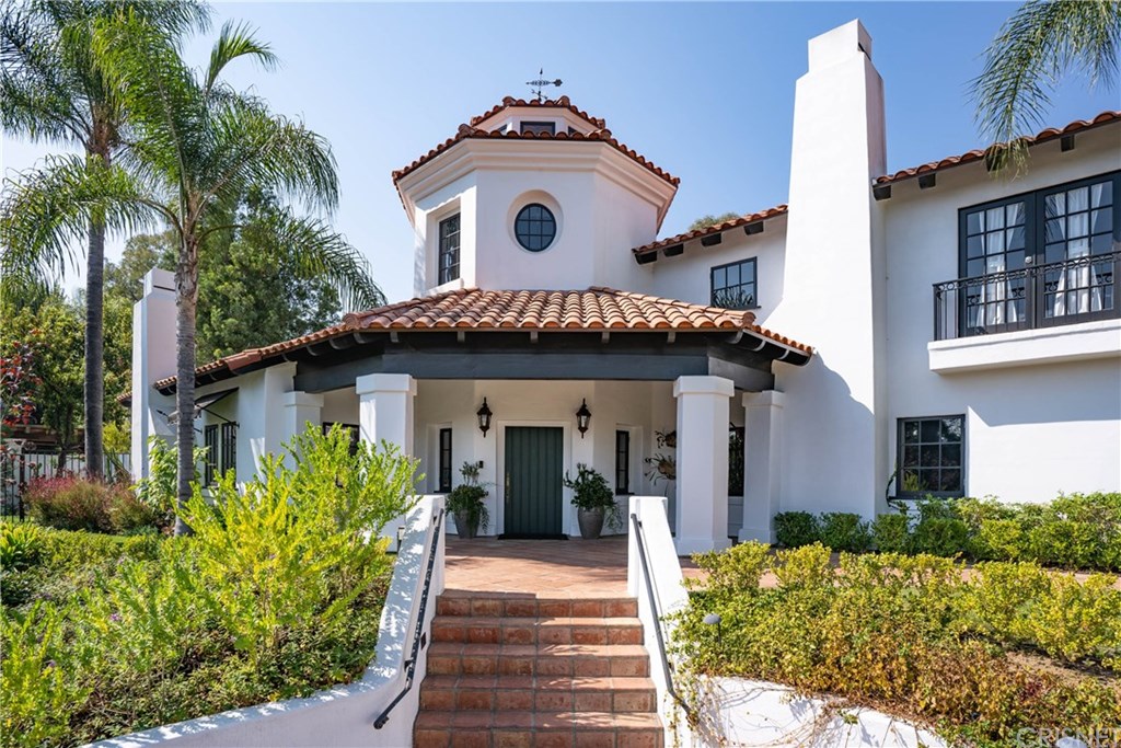 4119 Vicasa Drive Calabasas, CA 91302 - Photo 3 of 42