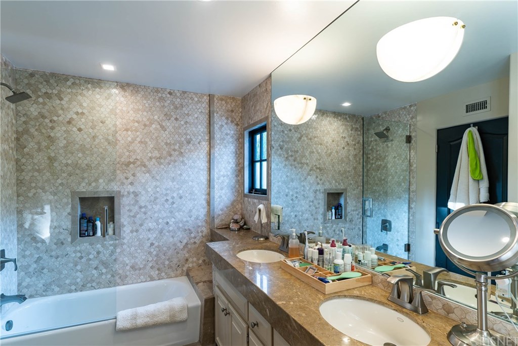 4119 Vicasa Drive Calabasas, CA 91302 - Photo 26 of 42