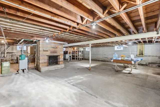 a view of a parking area