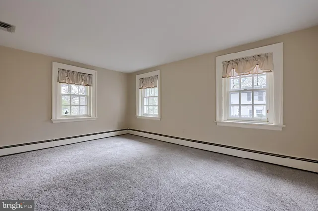 a view of a yard with a house