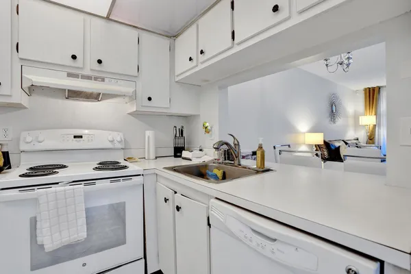 $1,900 | 9480 Poinciana Place, Unit 304, Davie, FL 33324