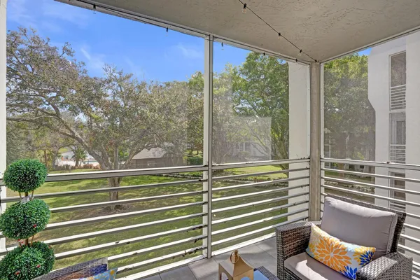 $1,900 | 9480 Poinciana Place, Unit 304, Davie, FL 33324