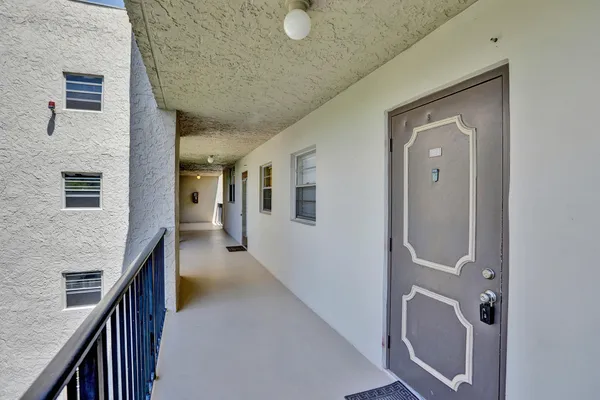 $1,900 | 9480 Poinciana Place, Unit 304, Davie, FL 33324