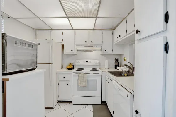 $1,900 | 9480 Poinciana Place, Unit 304, Davie, FL 33324