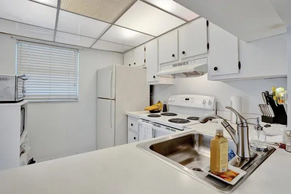 $1,900 | 9480 Poinciana Place, Unit 304, Davie, FL 33324