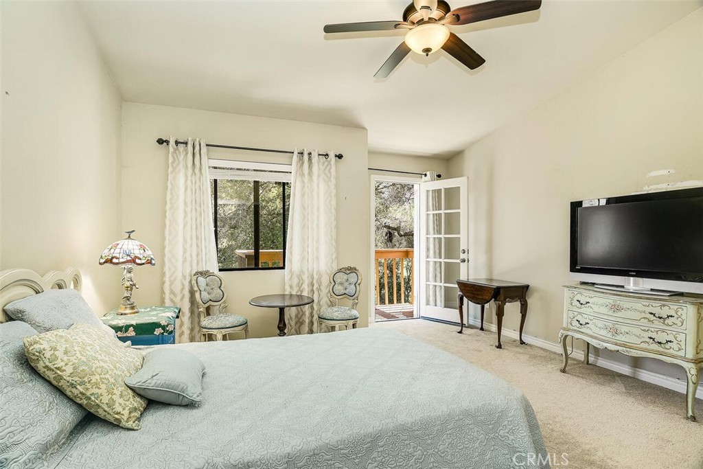 1718 Tecalote Drive, Unit 9 Fallbrook, CA 92028 - Photo 14 of 23 Primary Bedroom