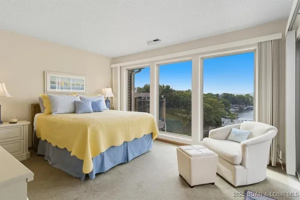 $234,500 | 70 Robinwood Drive, Unit 3E, Lake Ozark, MO 65049