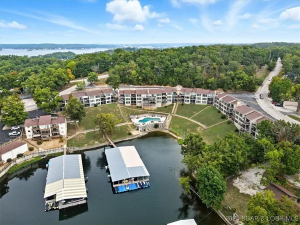 $234,500 | 70 Robinwood Drive, Unit 3E, Lake Ozark, MO 65049