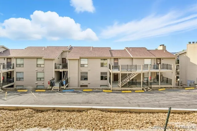 $239,500 | 70 Robinwood Drive, Unit 3E, Lake Ozark, MO 65049
