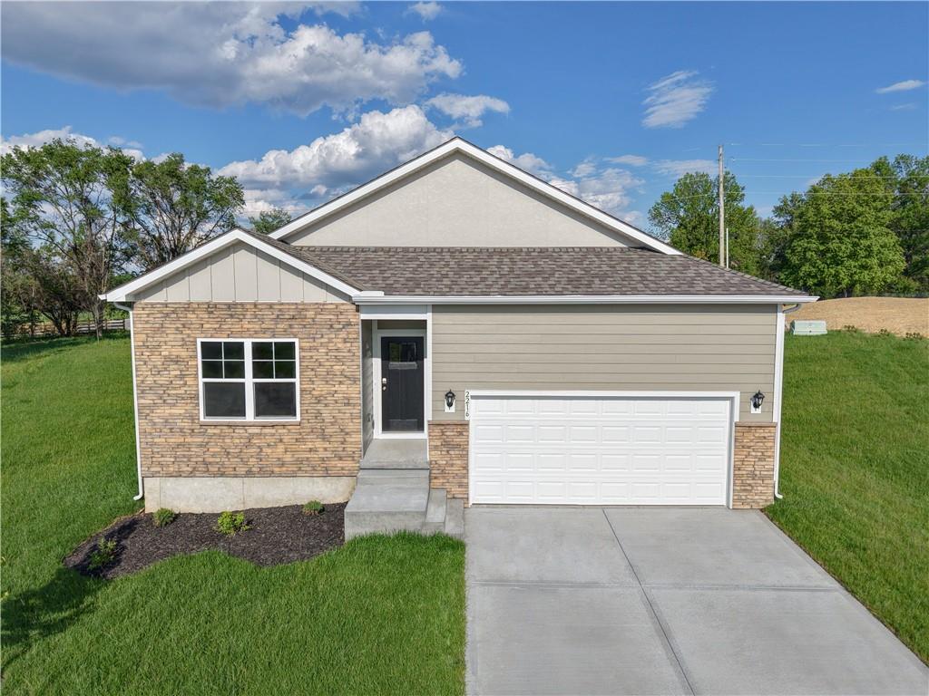 2216 Creek View Lane Raymore, MO 64083 - Photo 2 of 17