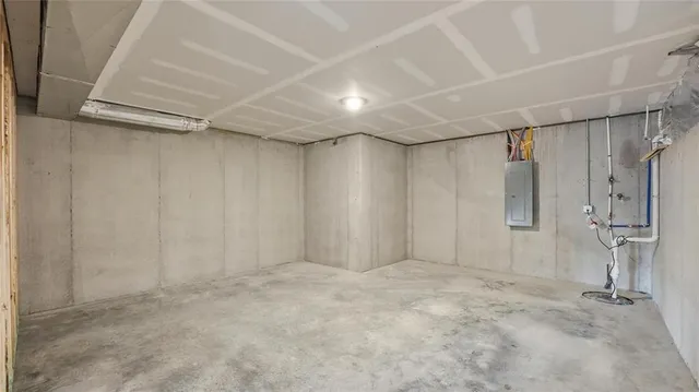 $377,990 | 2216 Creek View Lane, Raymore, MO 64083