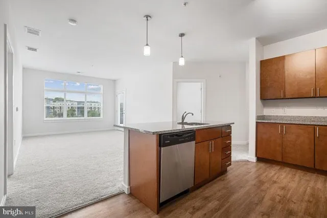 $1,915 | 131 Bridge Street, Unit 1B22408, Phoenixville, PA 19460