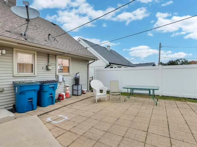 $285,000 | 13616 Short Drive, Crestwood, IL 60418