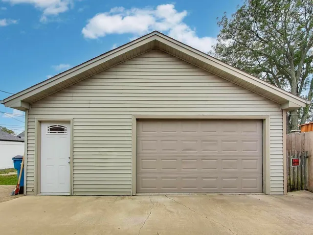 $285,000 | 13616 Short Drive, Crestwood, IL 60418