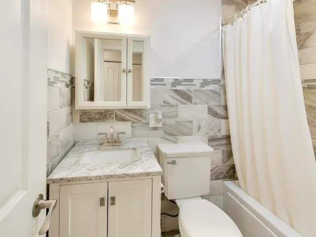 $285,000 | 13616 Short Drive, Crestwood, IL 60418