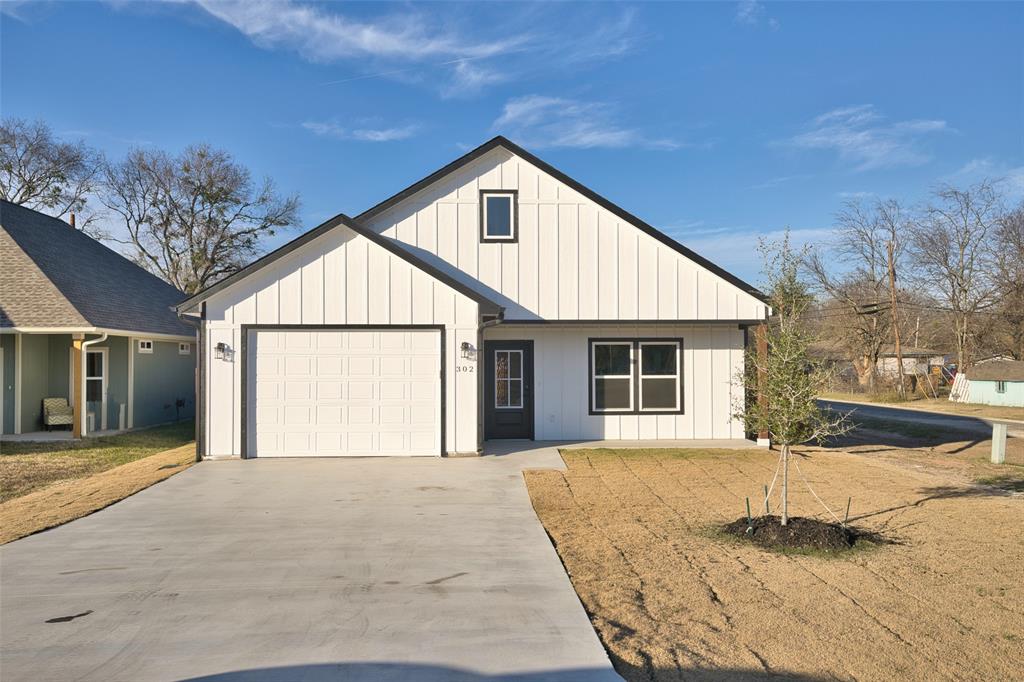 302-304 West Pine Street Whitewright, TX 75491 - Photo 2 of 34