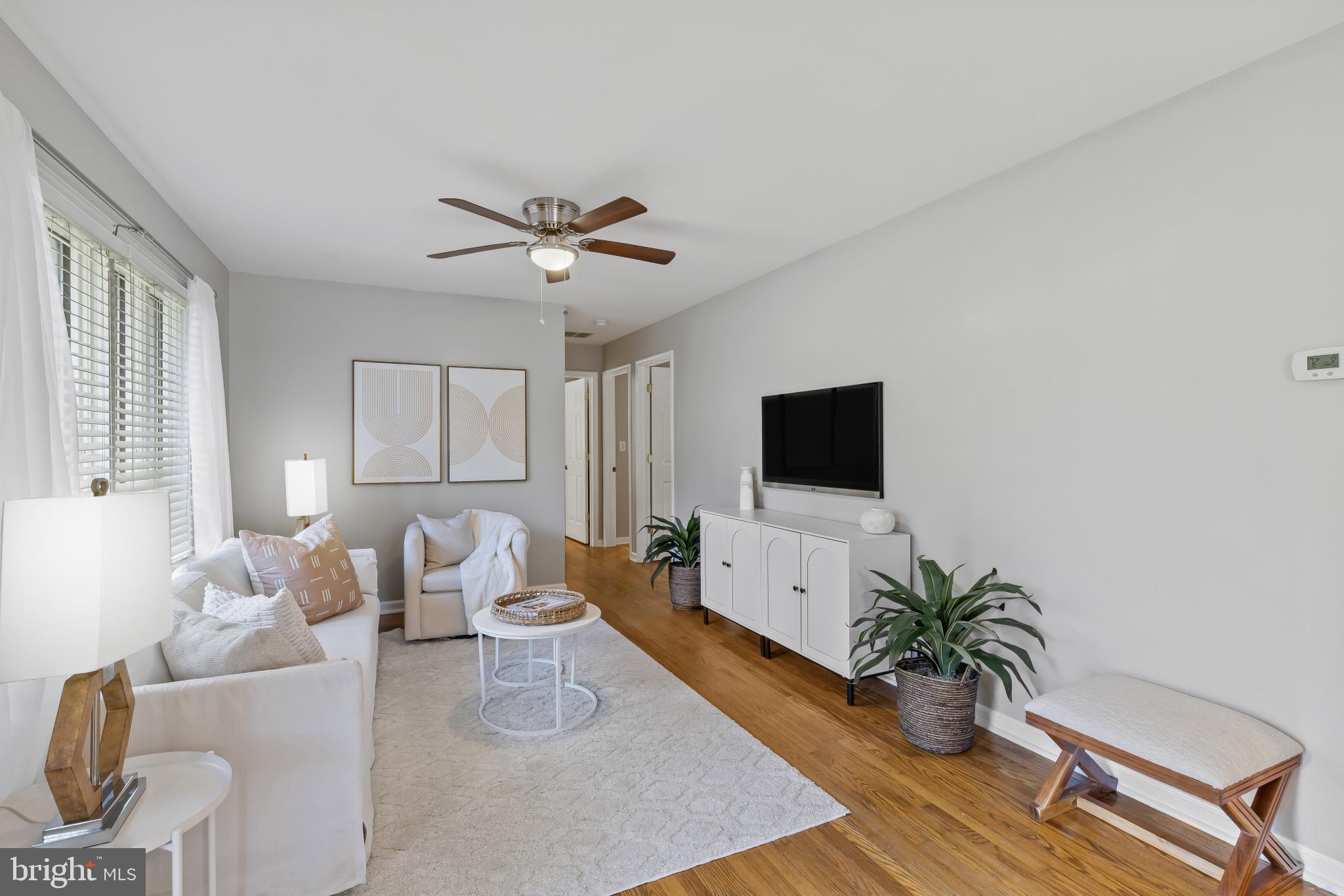 1502 Manor View Road Davidsonville, MD 21035 - Photo 4 of 40 Wood Floors