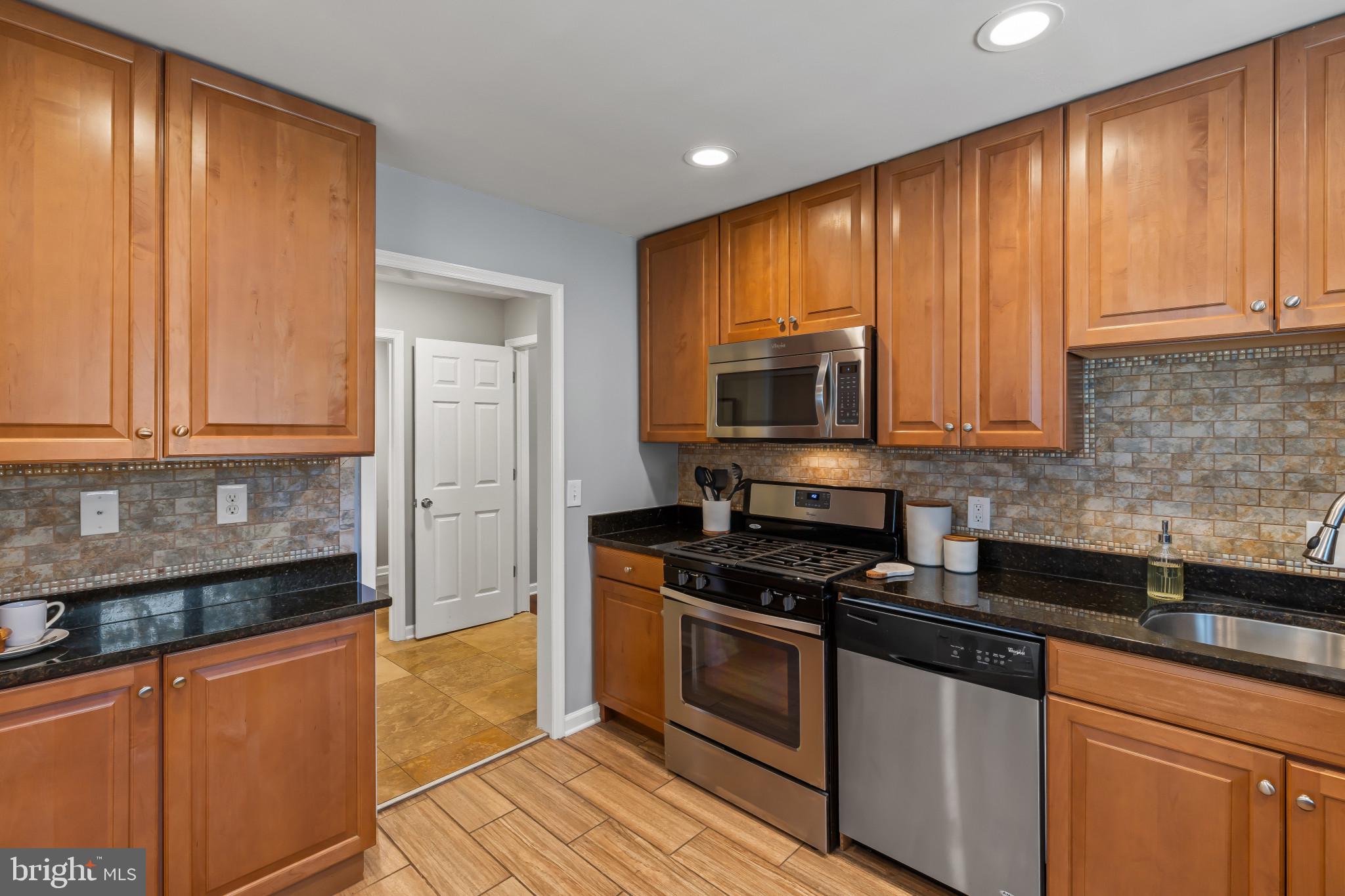 1502 Manor View Road Davidsonville, MD 21035 - Photo 9 of 40 Kitchen w/ Granite Counters