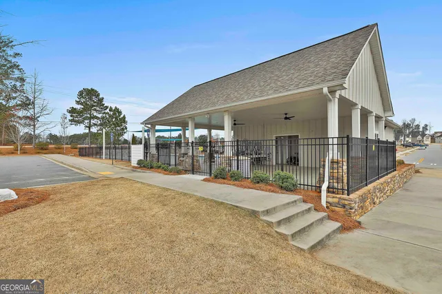 a view of a house with entertaining space