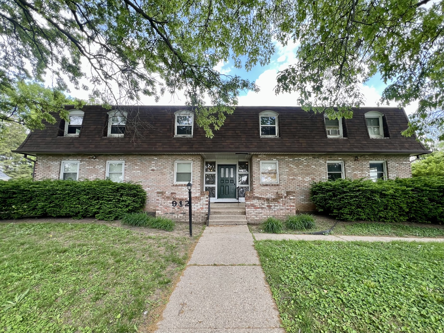 912 Crescent Drive, Unit 24 Champaign, IL 61821 - Photo 2 of 20