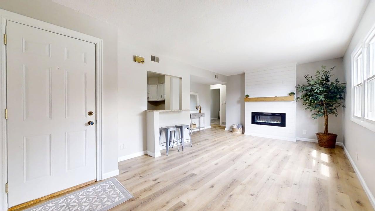 912 Crescent Drive, Unit 24 Champaign, IL 61821 - Photo 4 of 20