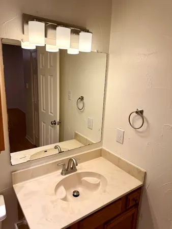 $1,835 | 915 West 23rd Street, Unit 108, Austin, TX 78705