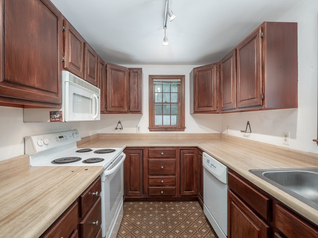 67 South Precinct Road Barnstable, MA 02632 - Photo 12 of 41