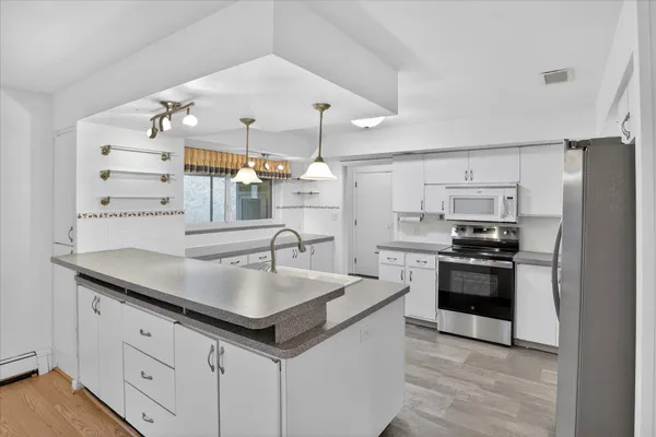 $459,900 | 70506 Sunrise Drive, Edwardsburg, MI 49112