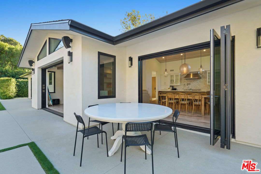 6328 Paseo Cyn Drive Malibu, CA 90265 - Photo 14 of 39