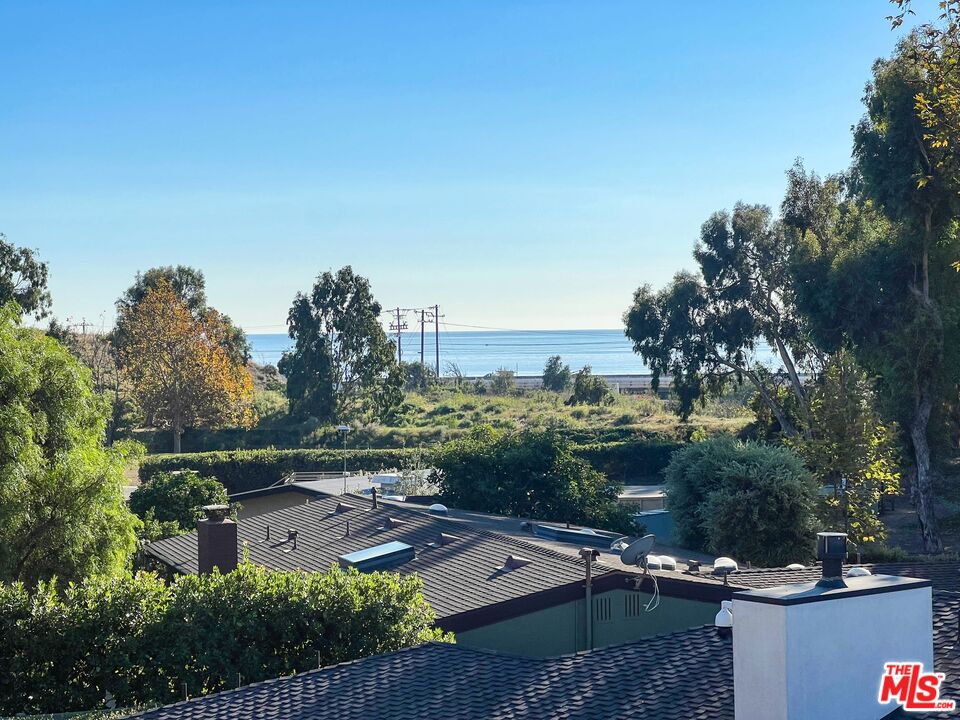 6328 Paseo Cyn Drive Malibu, CA 90265 - Photo 16 of 39