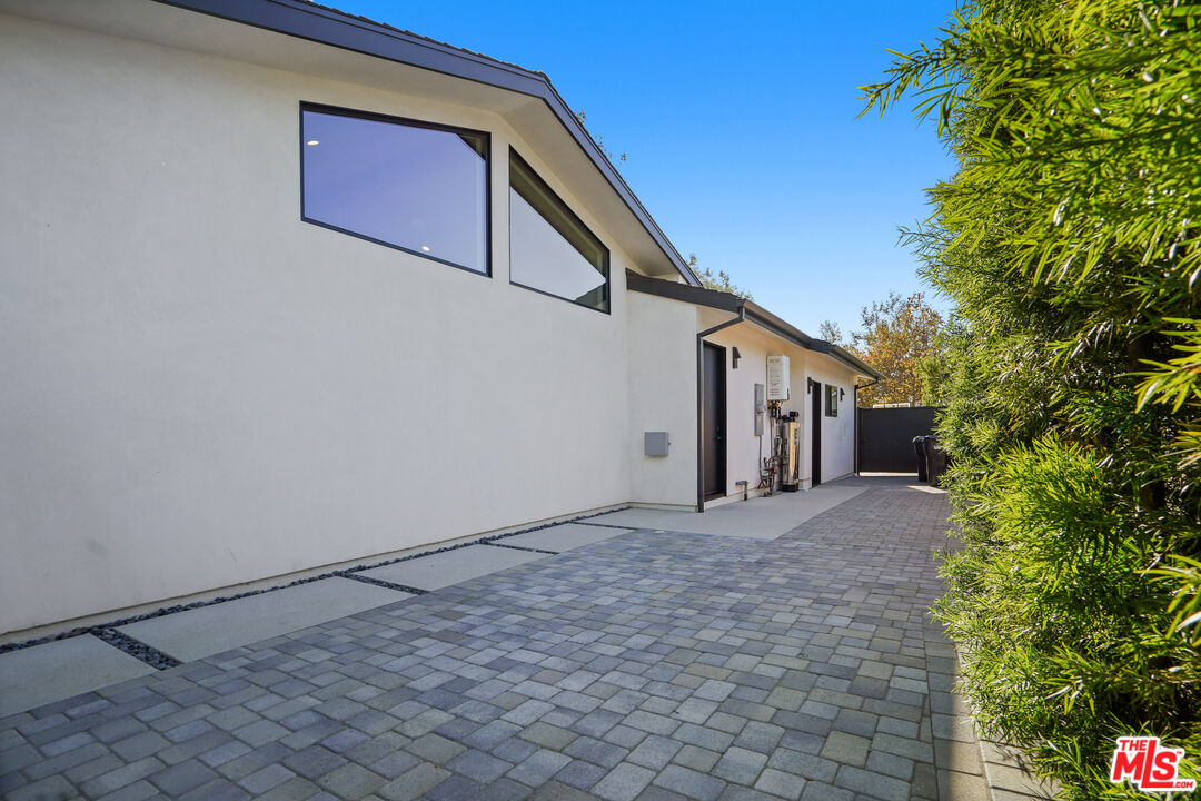 6328 Paseo Cyn Drive Malibu, CA 90265 - Photo 29 of 39