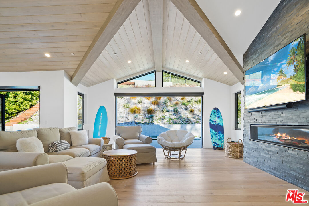 6328 Paseo Cyn Drive Malibu, CA 90265 - Photo 3 of 39