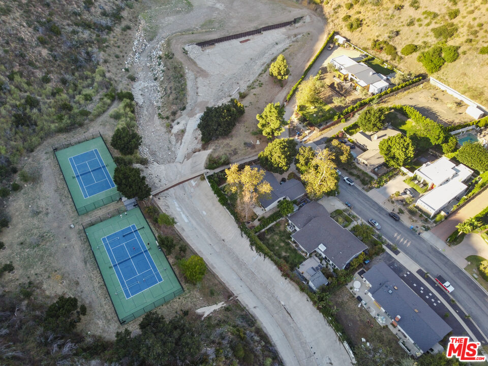 6328 Paseo Cyn Drive Malibu, CA 90265 - Photo 34 of 39