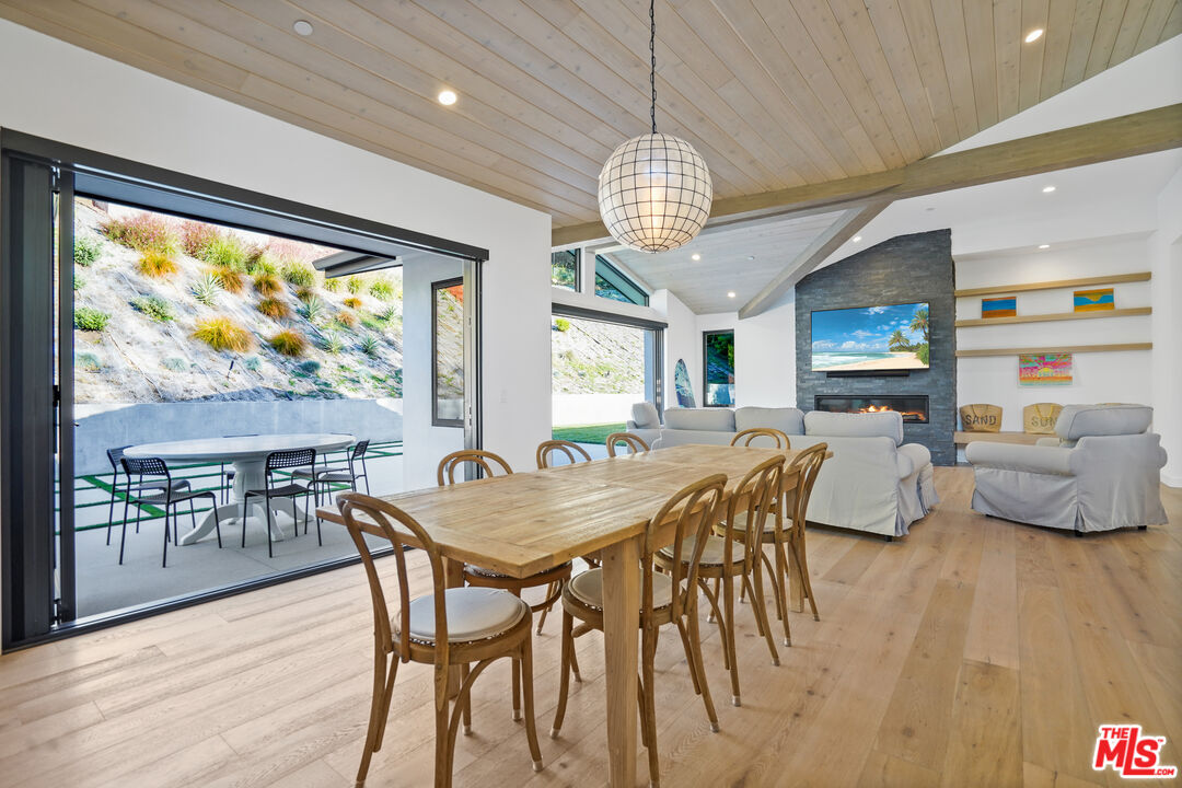 6328 Paseo Cyn Drive Malibu, CA 90265 - Photo 4 of 39